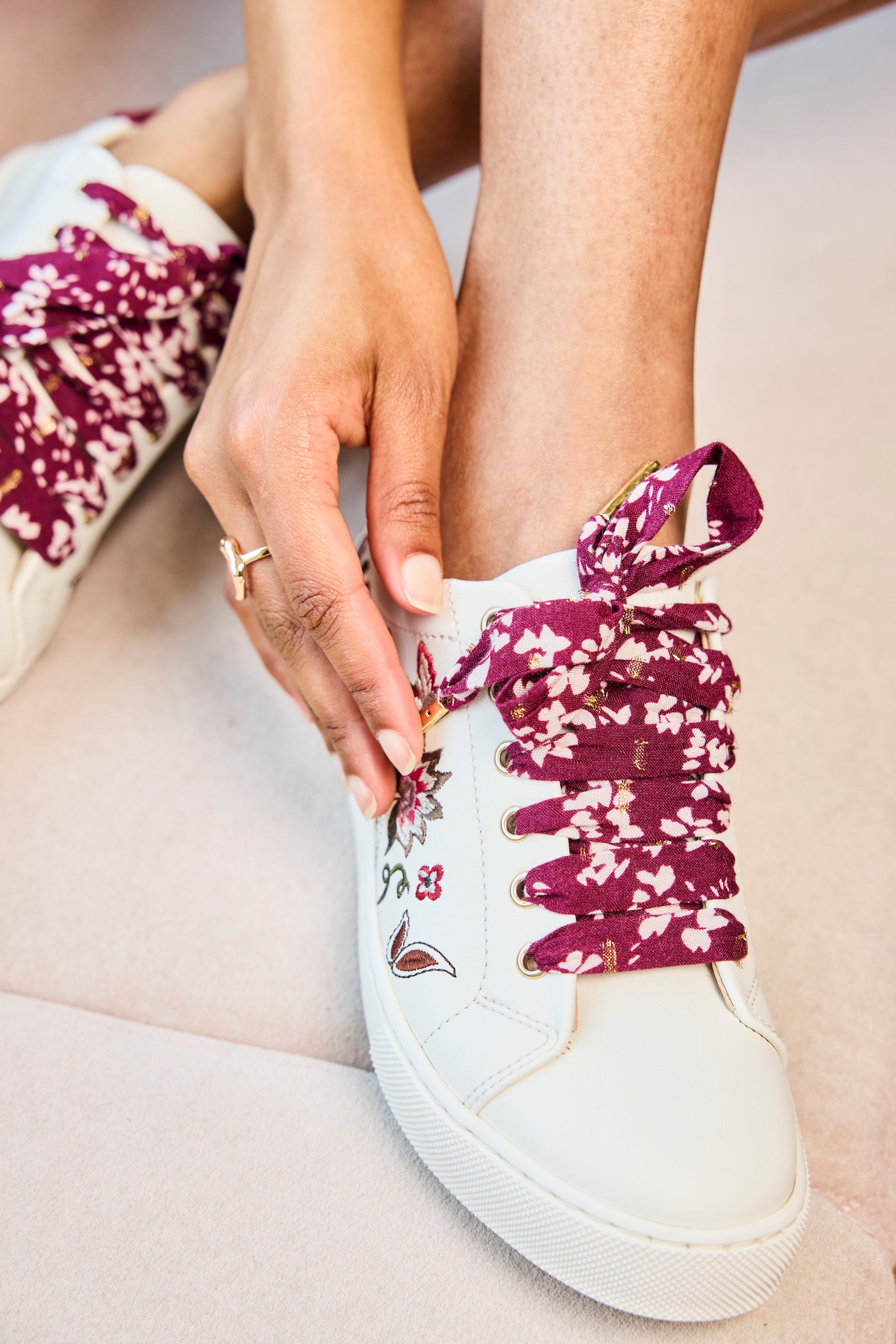 Lacets prune plumetis dorés - Lacets originaux chaussures | Mon Lacet Français