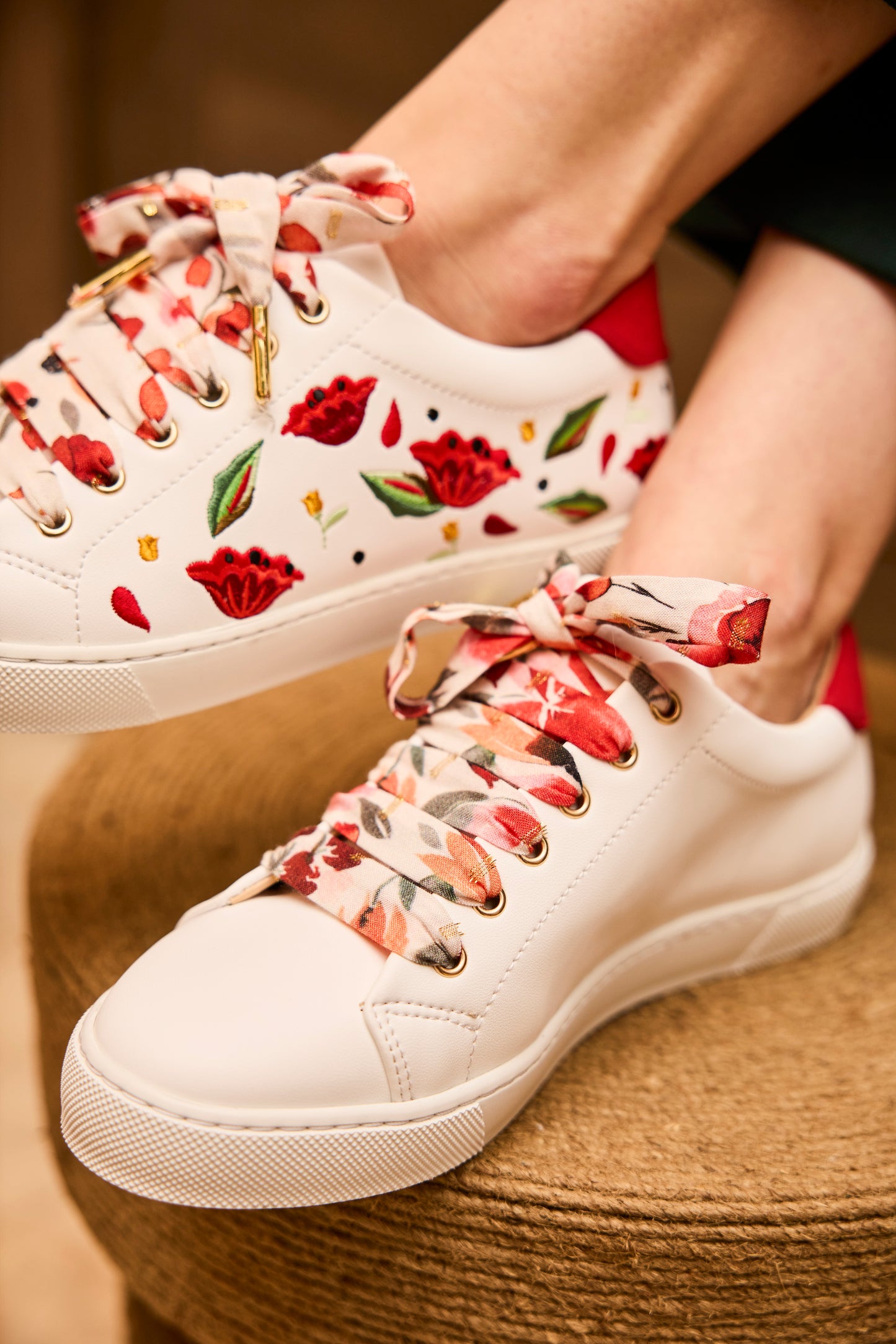 Lacets fleuris blancs et rouges plumetis dorés - Lacets originaux chaussures | Mon Lacet Français