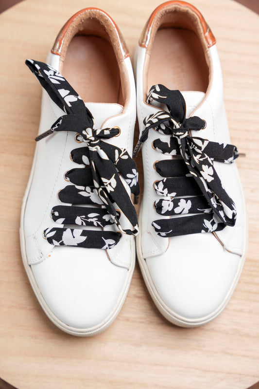 Lacets fleuris noir et blanc - Lacets originaux chaussures | Mon Lacet Français