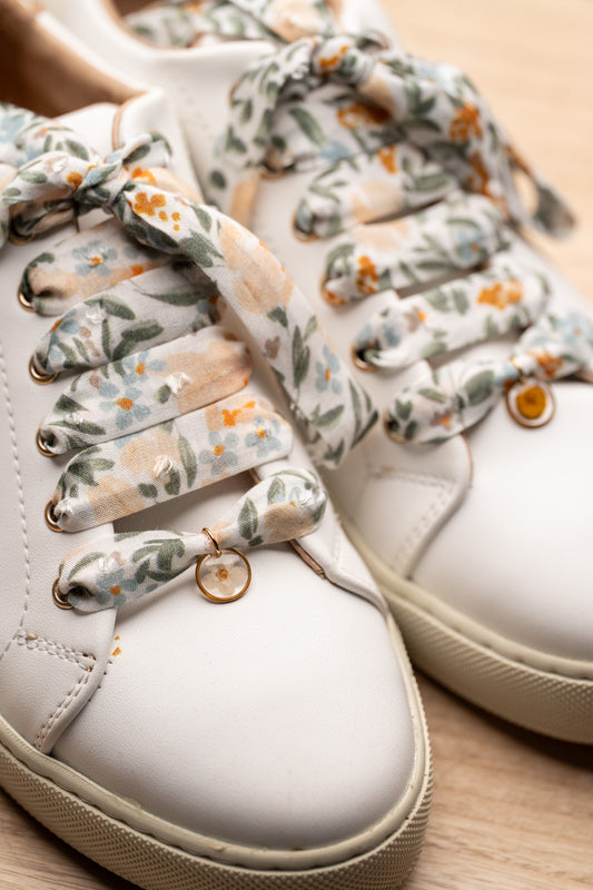 Lacets fleuris blancs plumetis - Lacets originaux chaussures | Mon Lacet Français