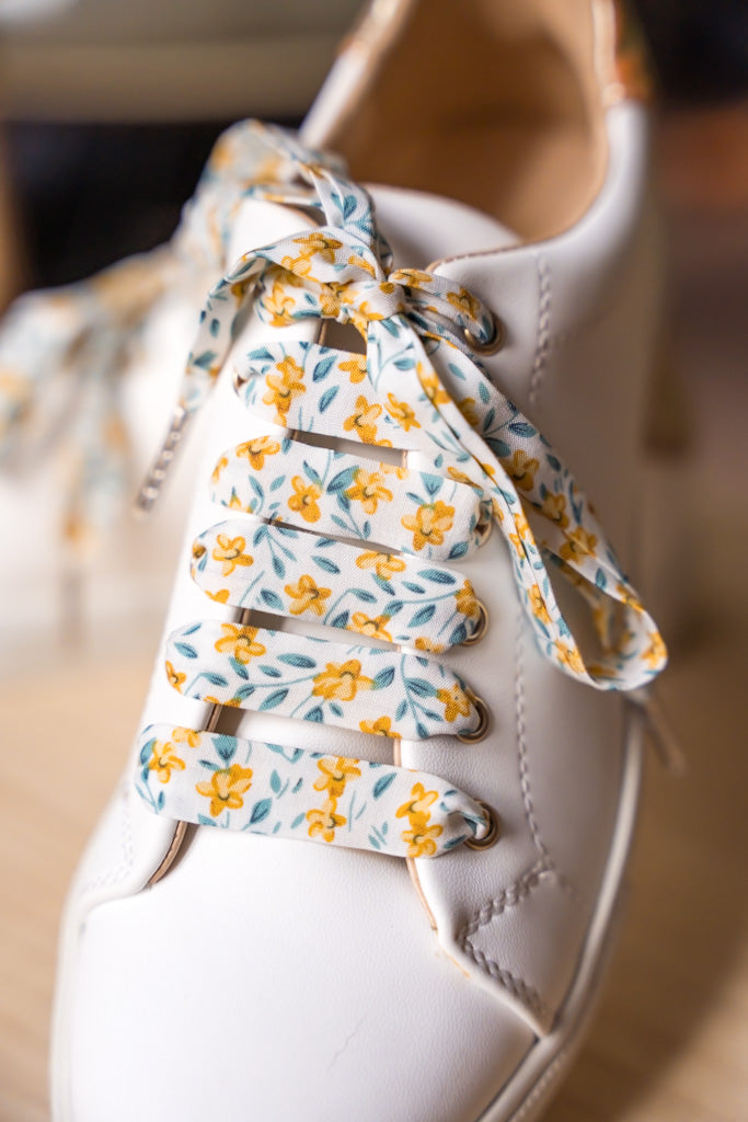 Lacets fleuris blancs et jaunes - Lacets originaux chaussures | Mon Lacet Français