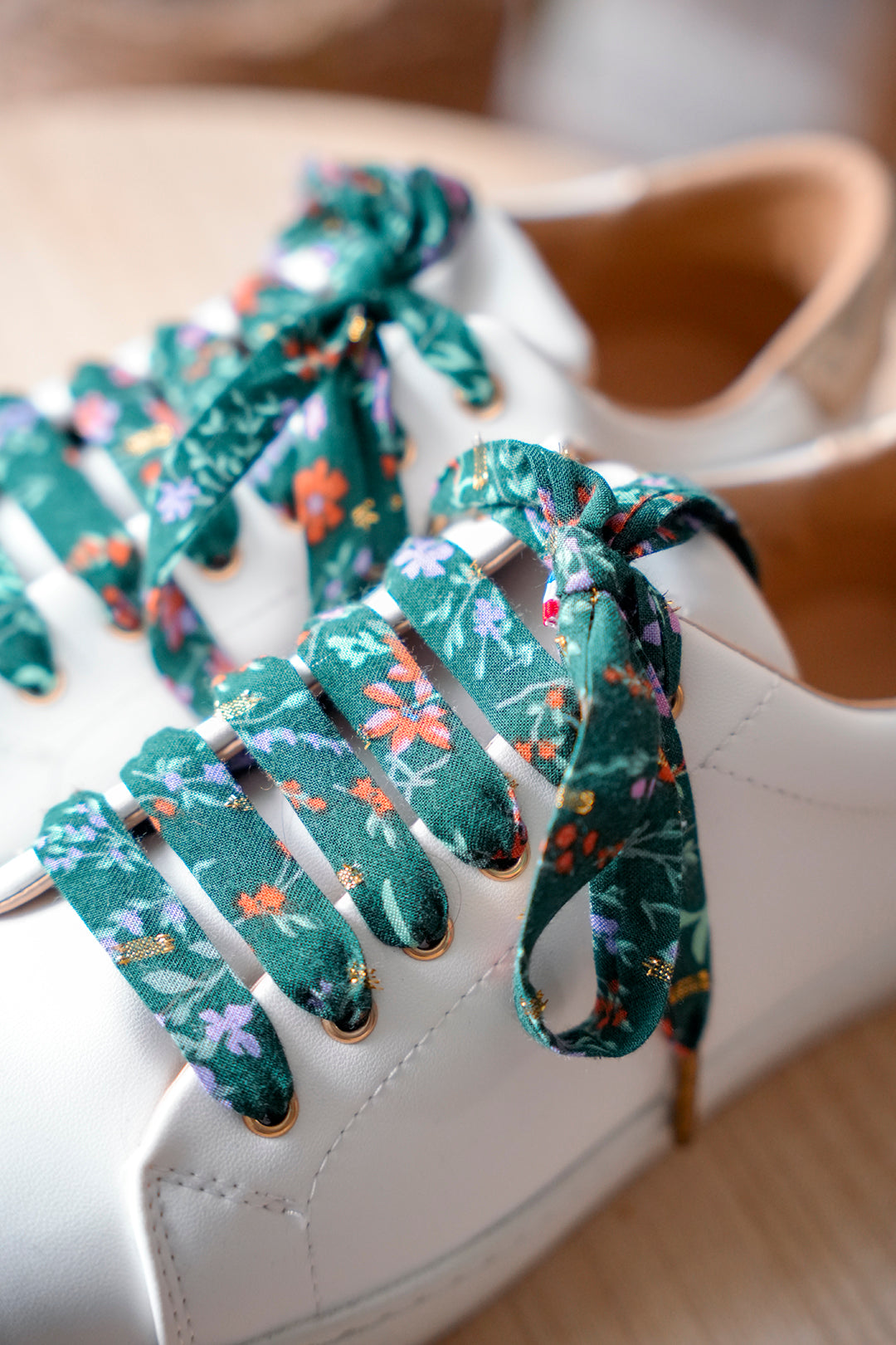 Lacets fleuris vert foncé et dorés - Lacets originaux chaussures | Mon Lacet Français