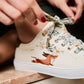 Lacets fleuris blancs plumetis - Lacets originaux chaussures | Mon Lacet Français