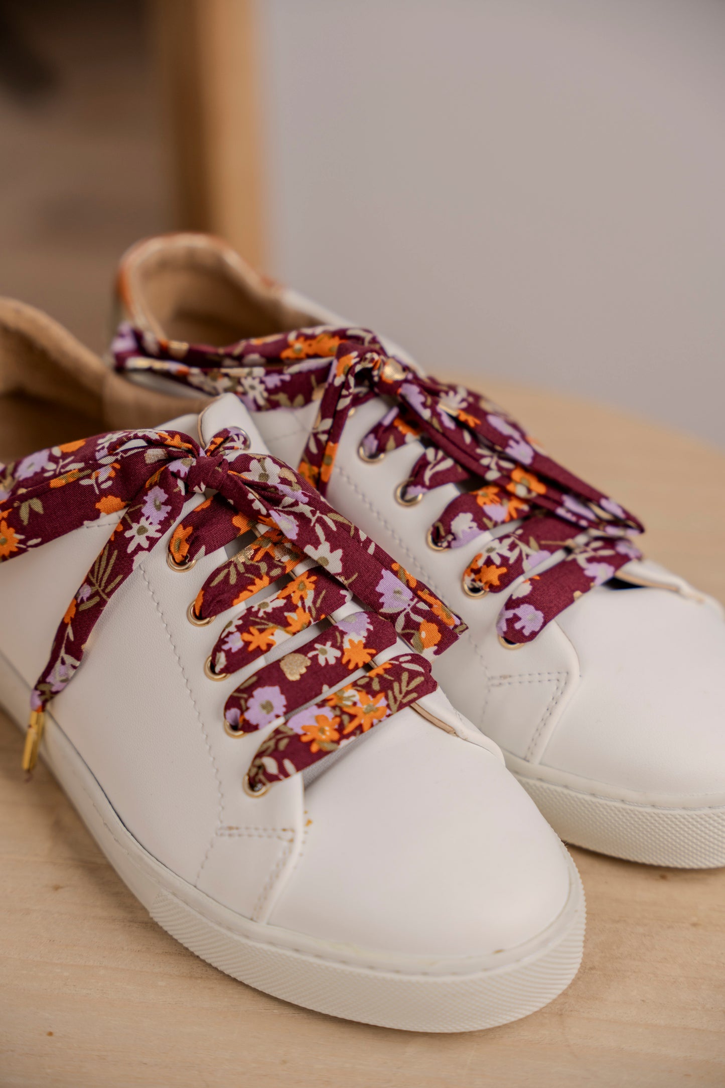 Lacets fleuris bordeaux et dorés - Lacets originaux chaussures | Mon Lacet Français