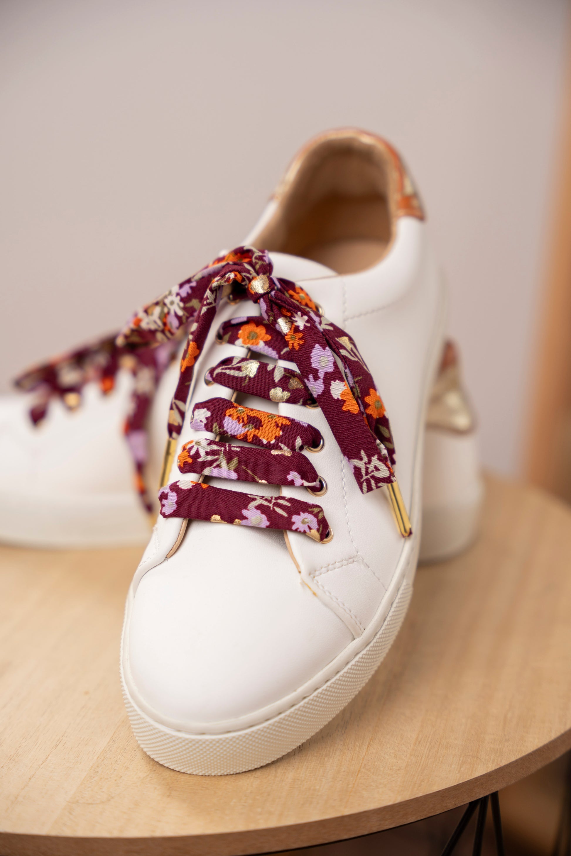 Lacets fleuris bordeaux et dorés - Lacets originaux chaussures | Mon Lacet Français