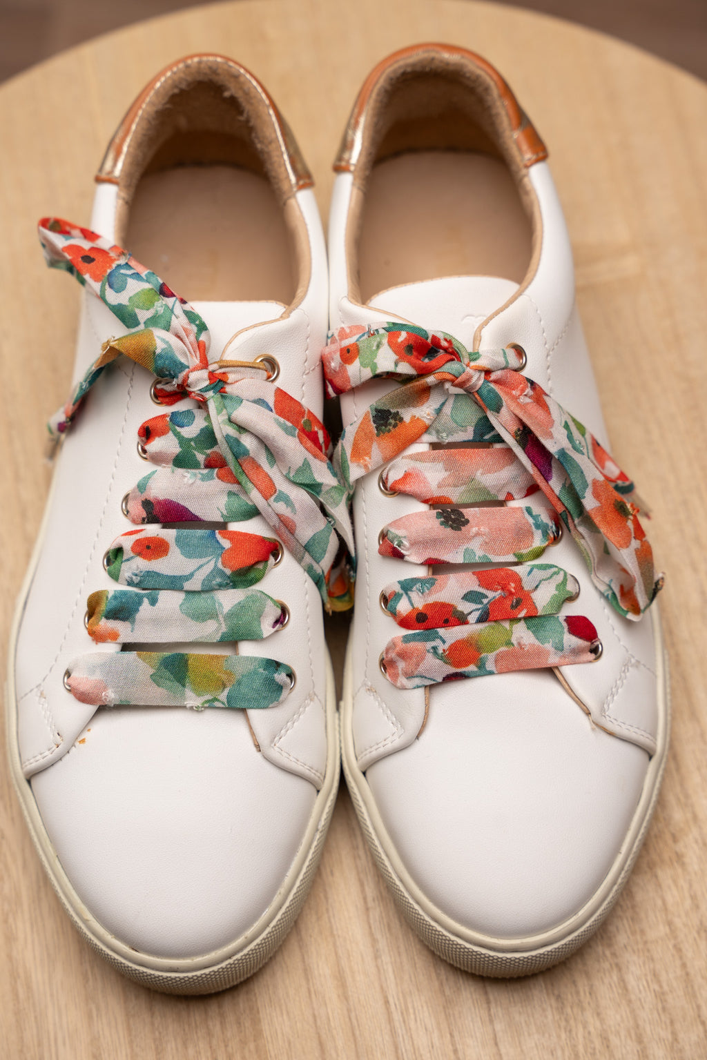 Lacets fleuris vert et rouge - Lacets originaux chaussures | Mon Lacet Français
