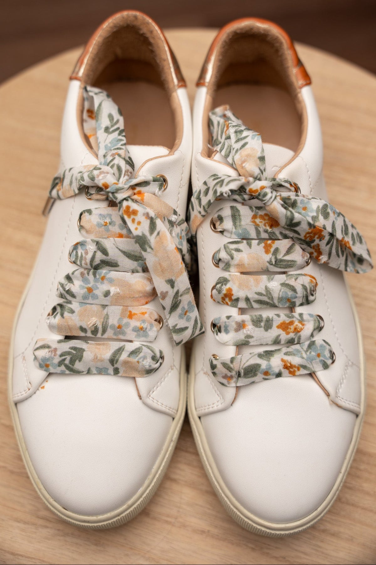 Lacets fleuris blancs plumetis - Lacets originaux chaussures | Mon Lacet Français