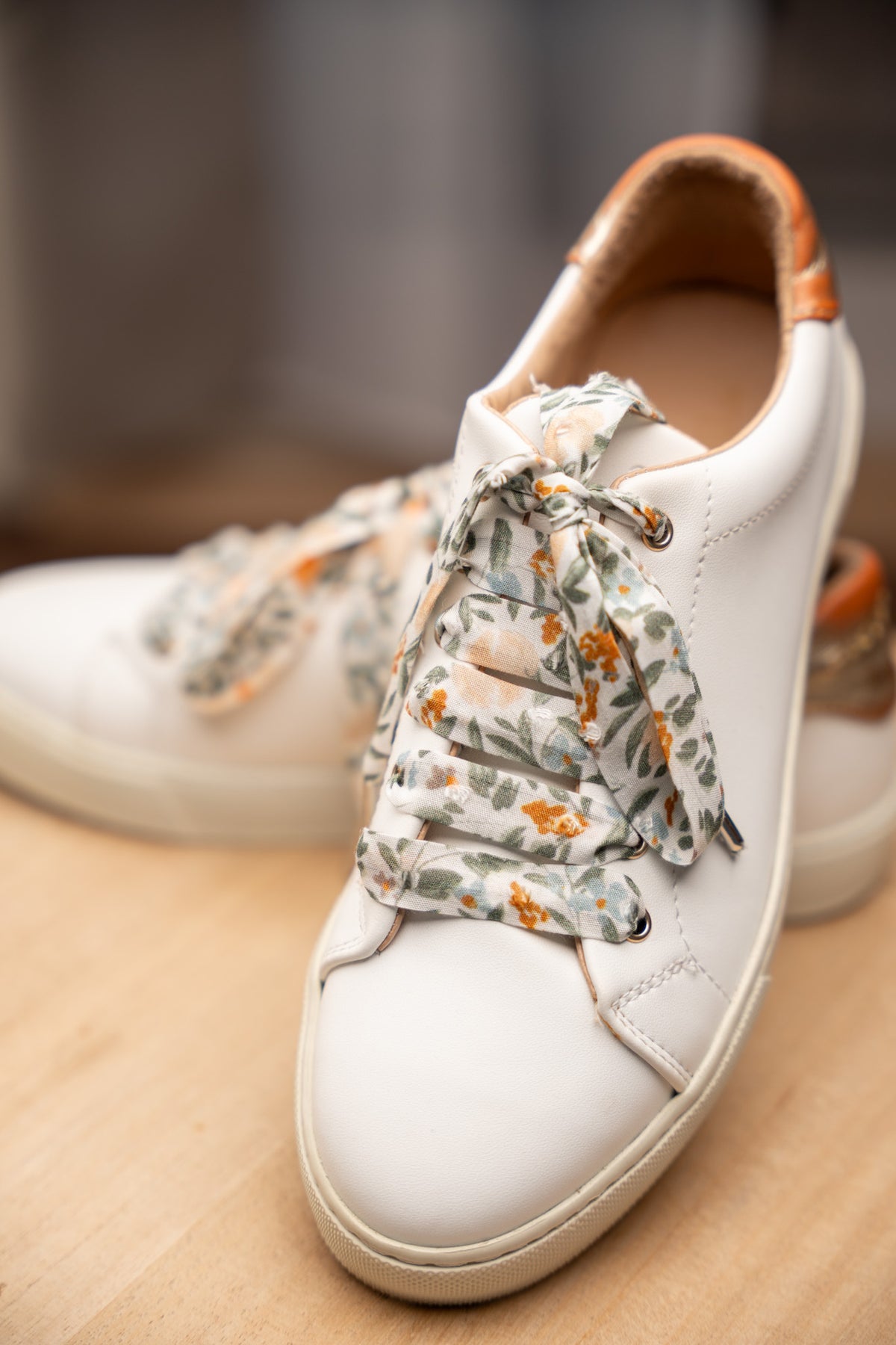 Lacets fleuris blancs plumetis - Lacets originaux chaussures | Mon Lacet Français