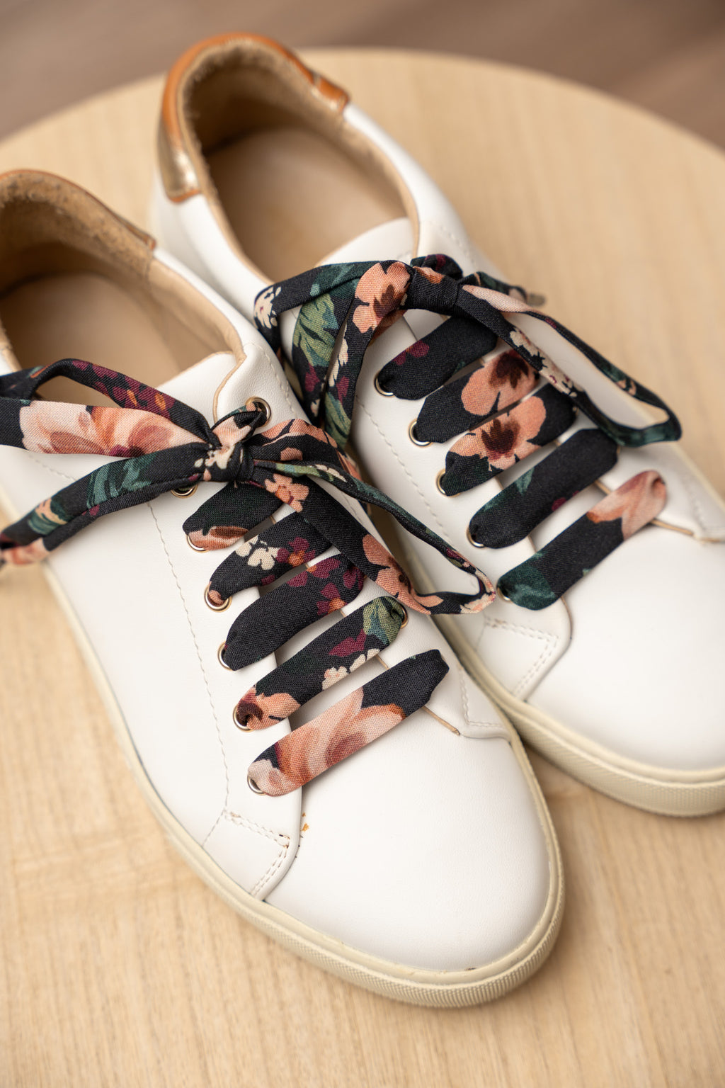 Lacets fleuris noir et rose - Lacets originaux chaussures | Mon Lacet Français