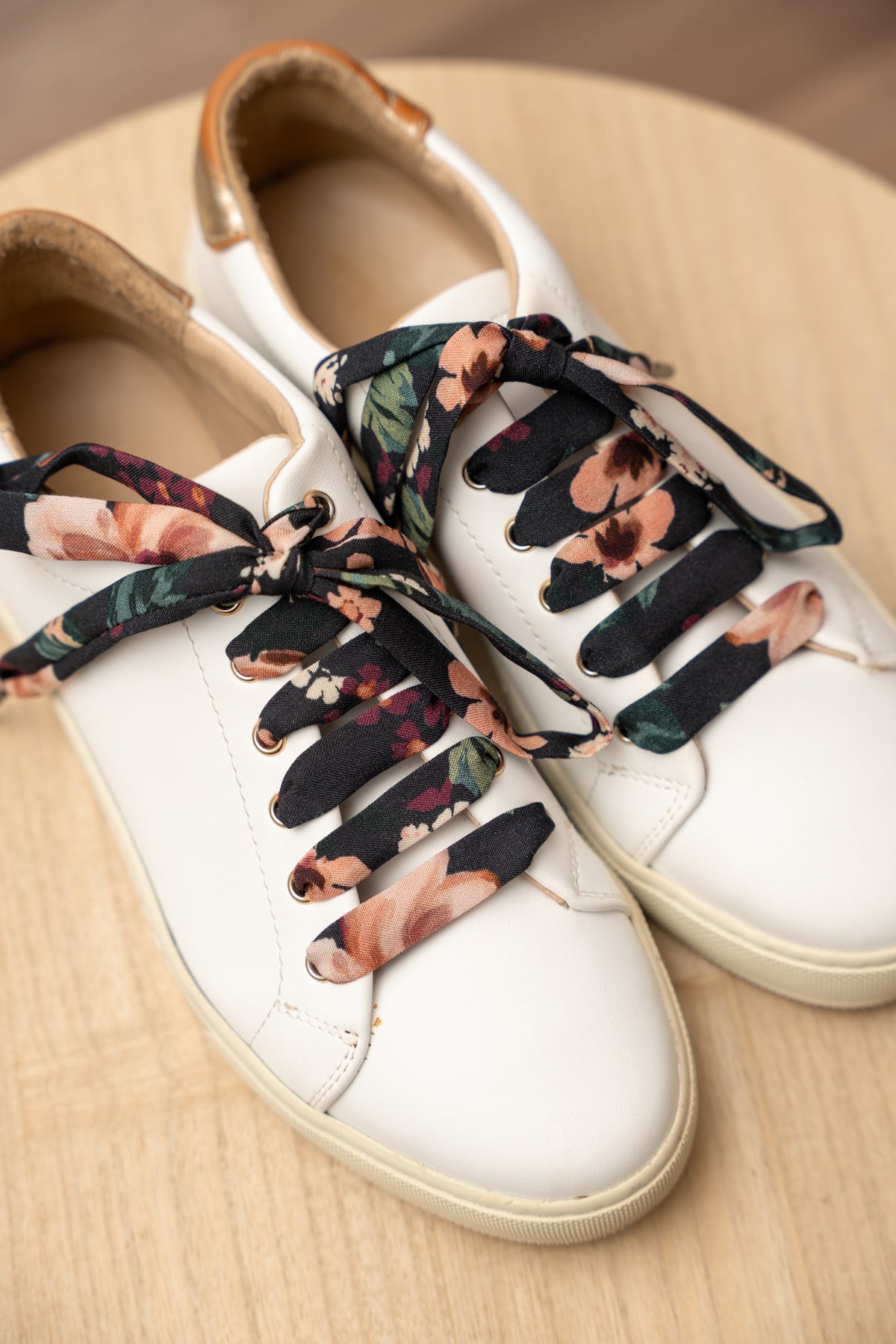 Lacets fleuris noir et rose - Lacets originaux chaussures | Mon Lacet Français