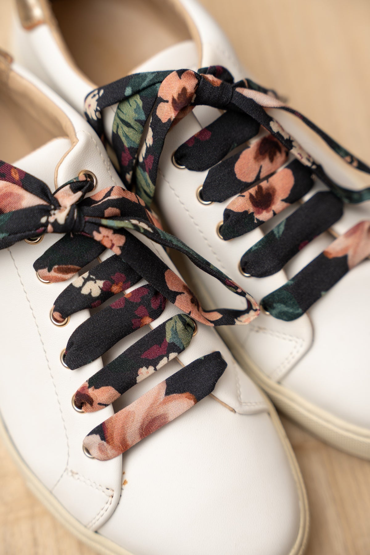 Lacets fleuris noir et rose - Lacets originaux chaussures | Mon Lacet Français