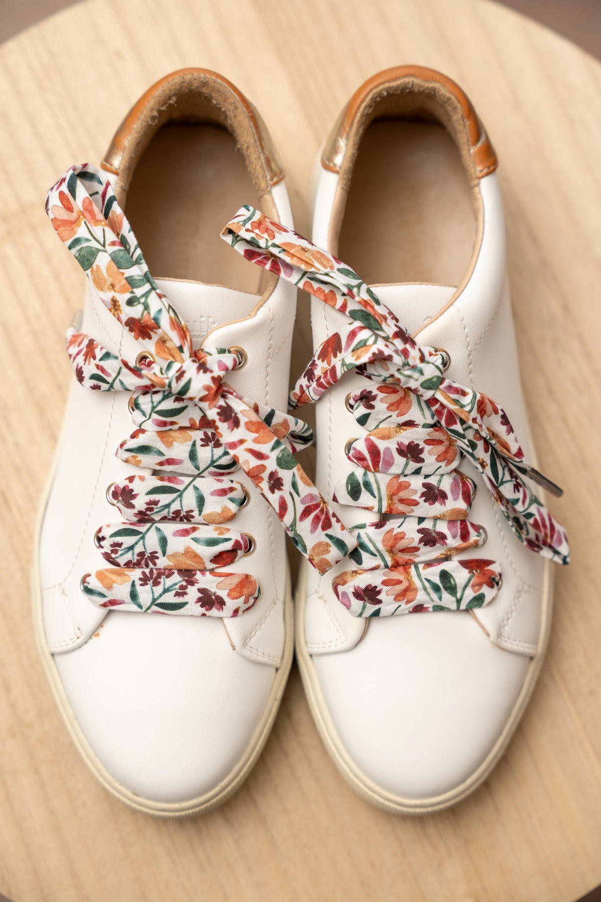 Lacets fleuris bordeaux et vert - Lacets originaux chaussures | Mon Lacet Français