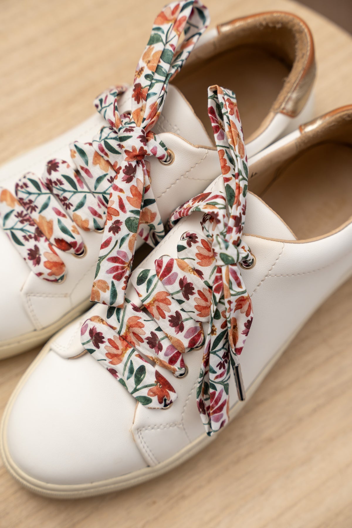 Lacets fleuris bordeaux et vert - Lacets originaux chaussures | Mon Lacet Français