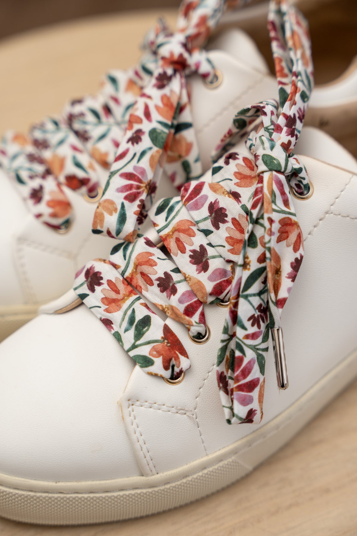 Lacets fleuris bordeaux et vert - Lacets originaux chaussures | Mon Lacet Français