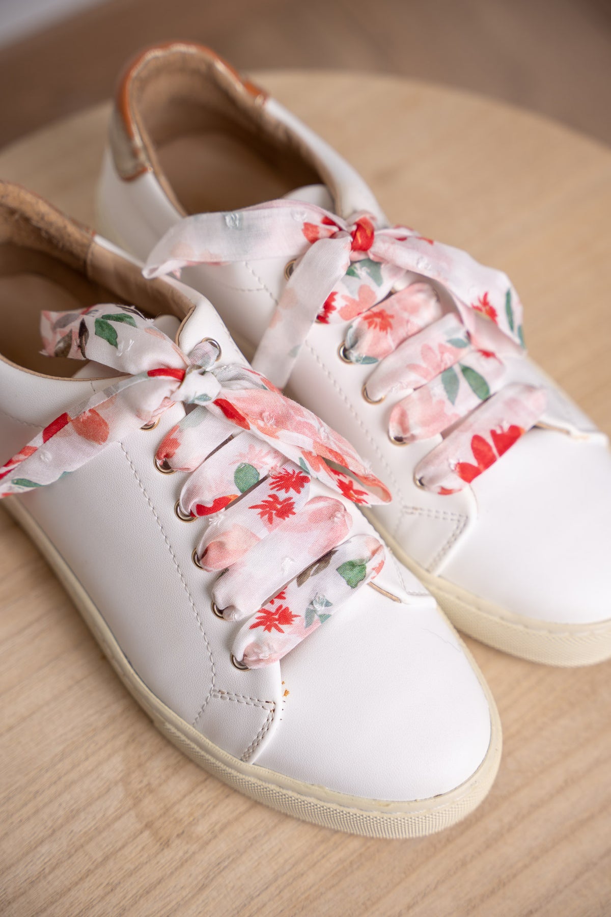 Lacets fleuris rouges plumetis - Lacets originaux chaussures | Mon Lacet Français