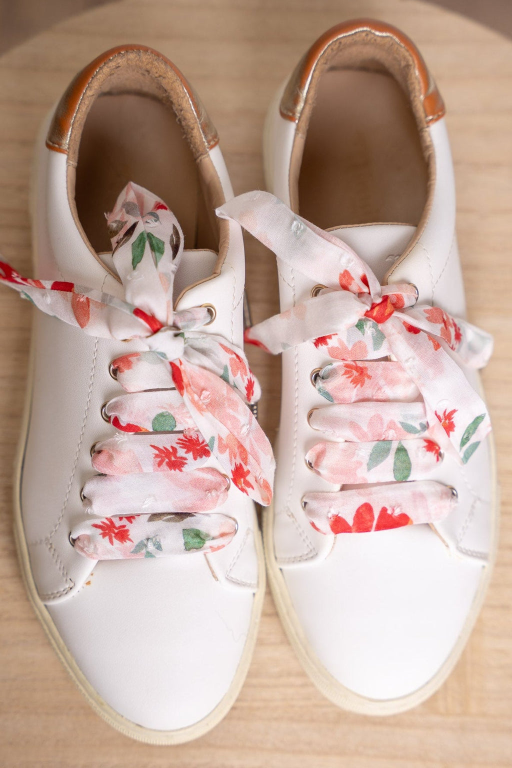 Lacets fleuris rouges plumetis - Lacets originaux chaussures | Mon Lacet Français