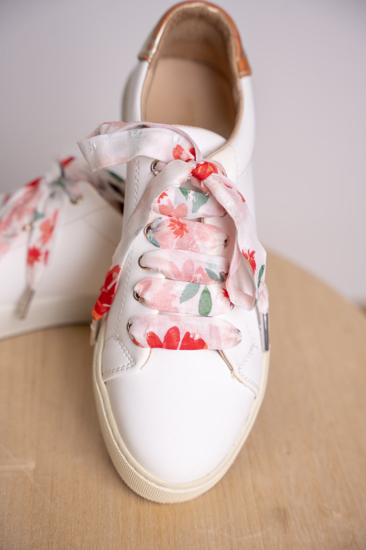Lacets fleuris rouges plumetis - Lacets originaux chaussures | Mon Lacet Français