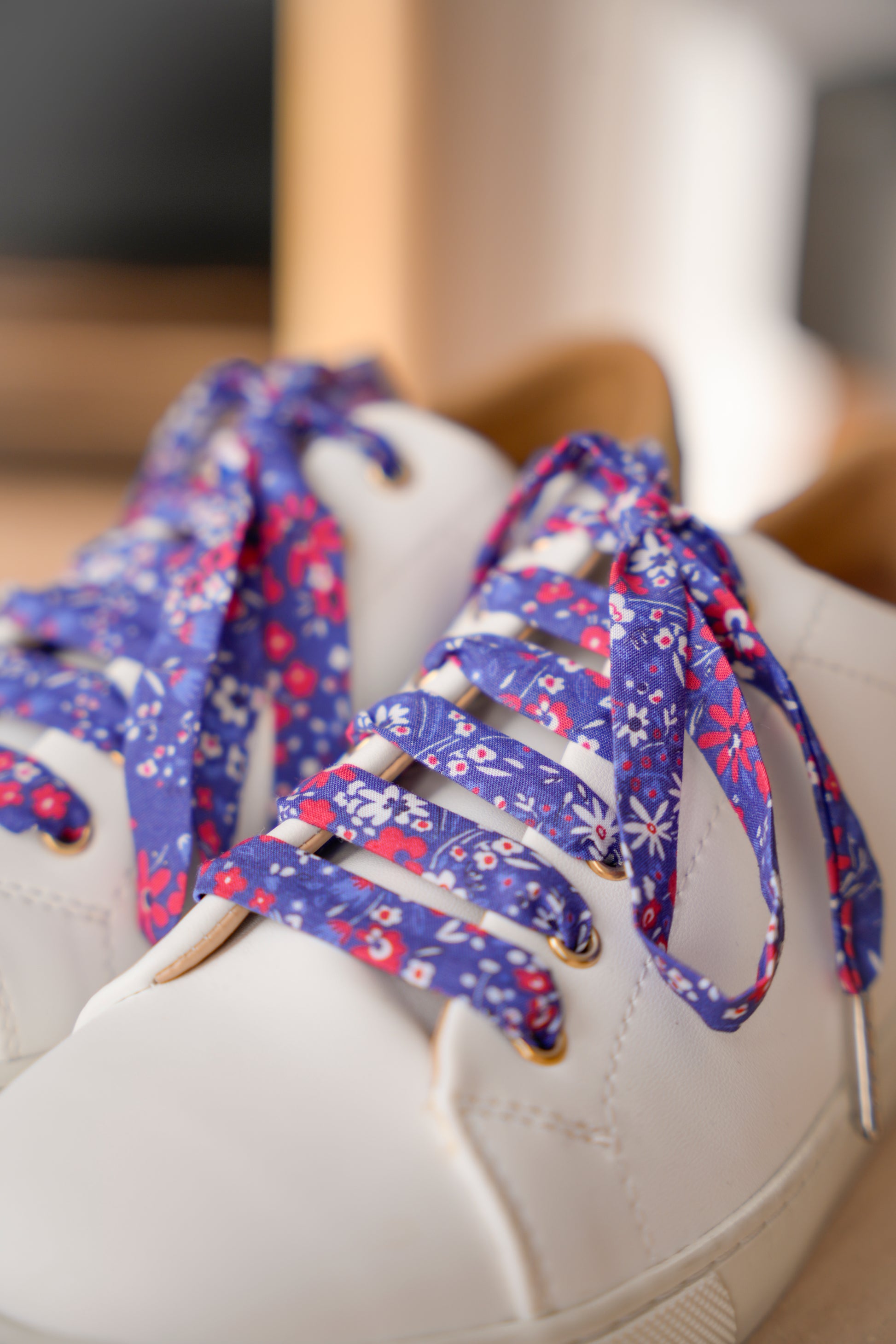 Lacets fleuris bleus et rouges - Lacets originaux chaussures | Mon Lacet Français