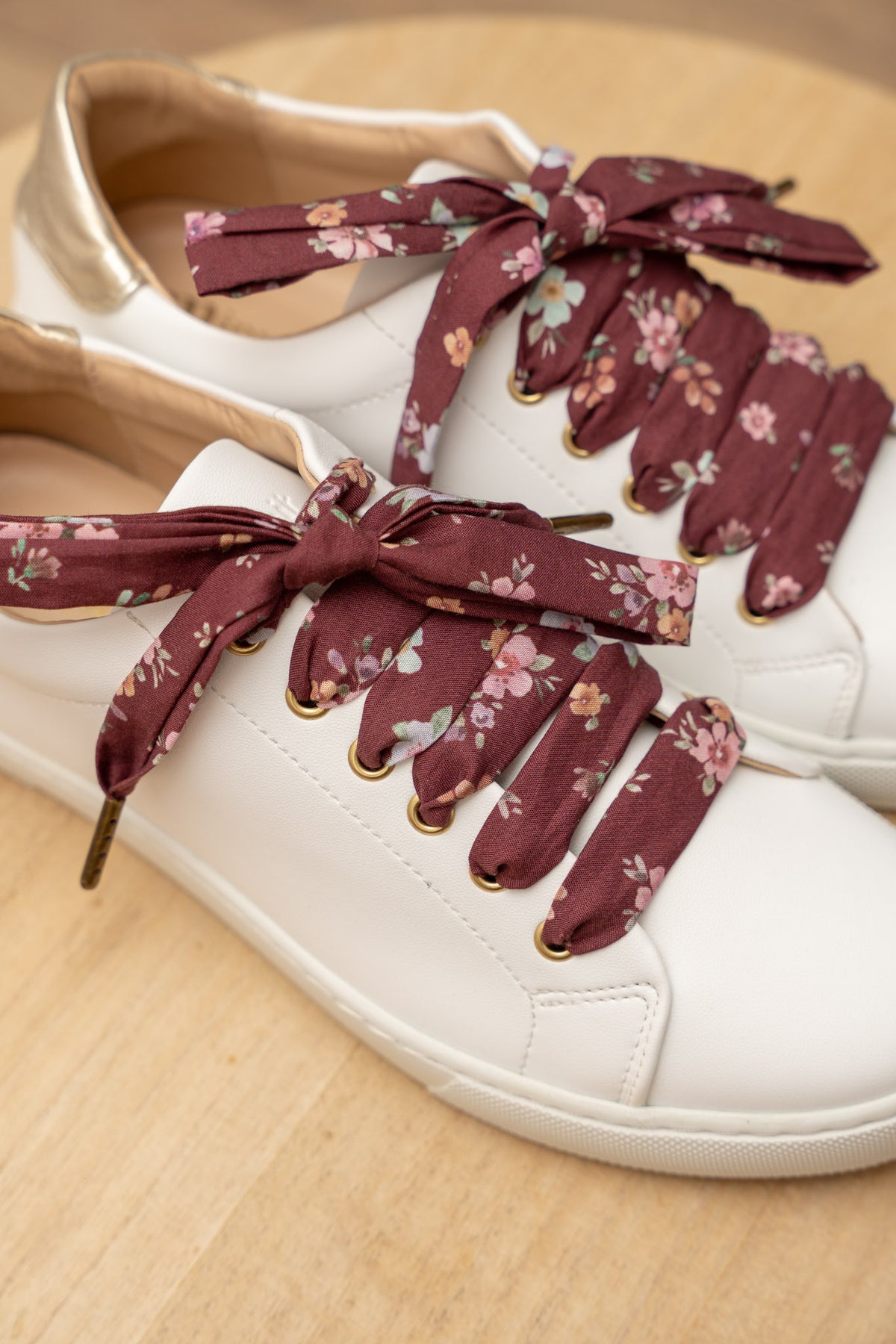 Lacets fleuris cassis - Lacets originaux chaussures | Mon Lacet Français