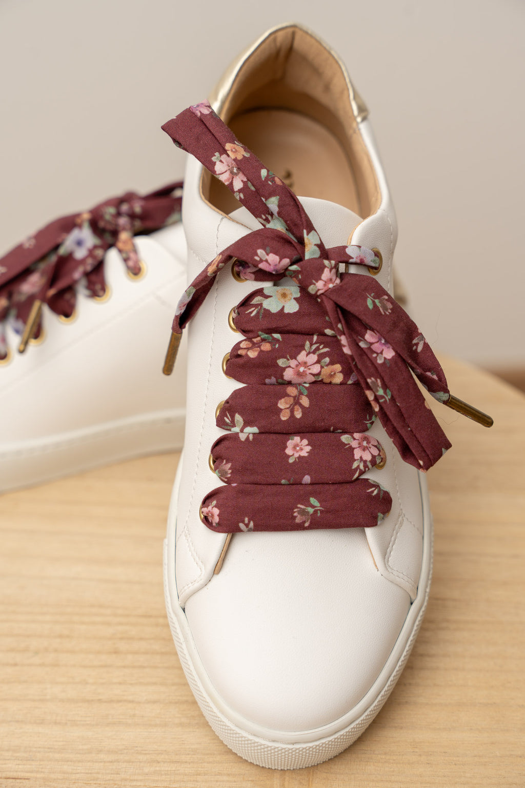 Lacets fleuris cassis - Lacets originaux chaussures | Mon Lacet Français