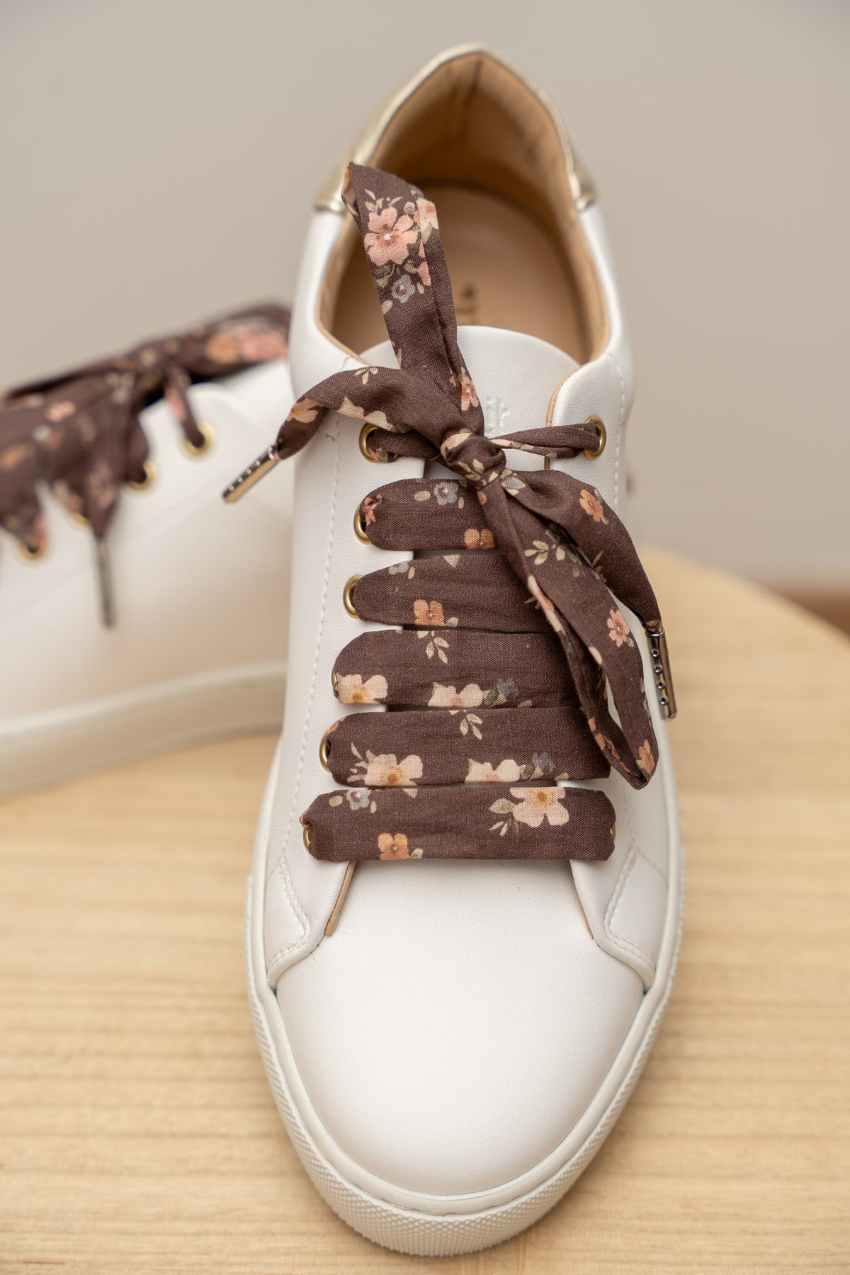 Lacets fleuris marron foncé - Lacets originaux chaussures | Mon Lacet Français