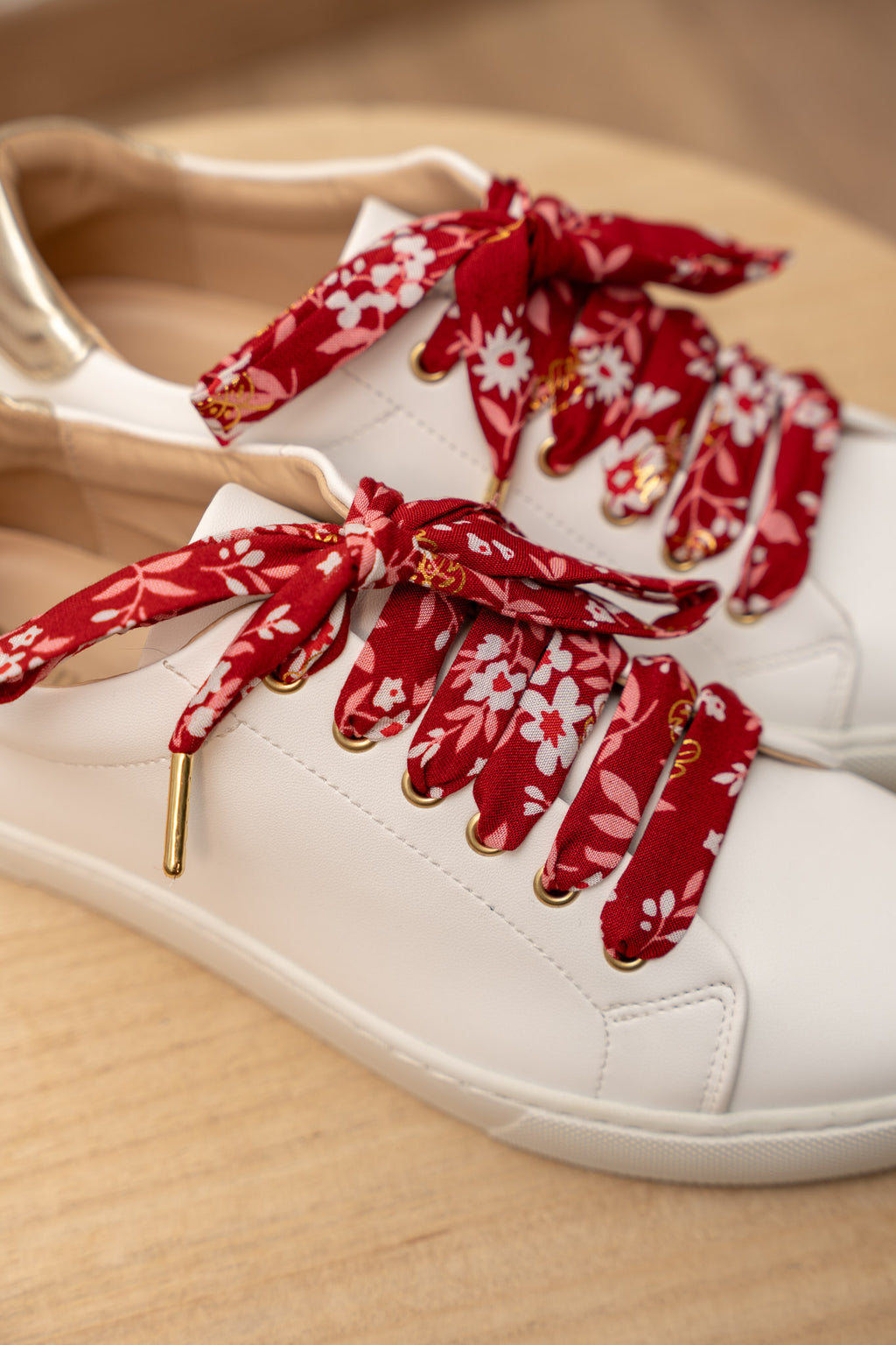 Lacets fleuris rouge et doré - Lacets originaux chaussures | Mon Lacet Français