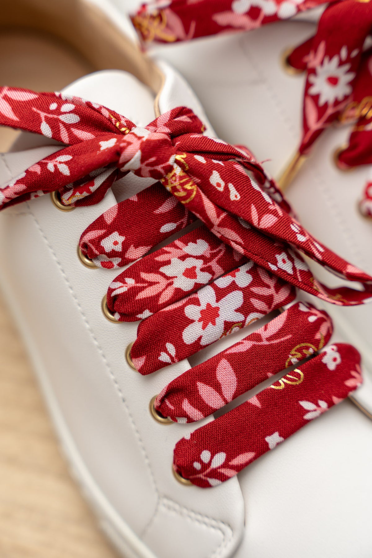 Lacets fleuris rouge et doré - Lacets originaux chaussures | Mon Lacet Français