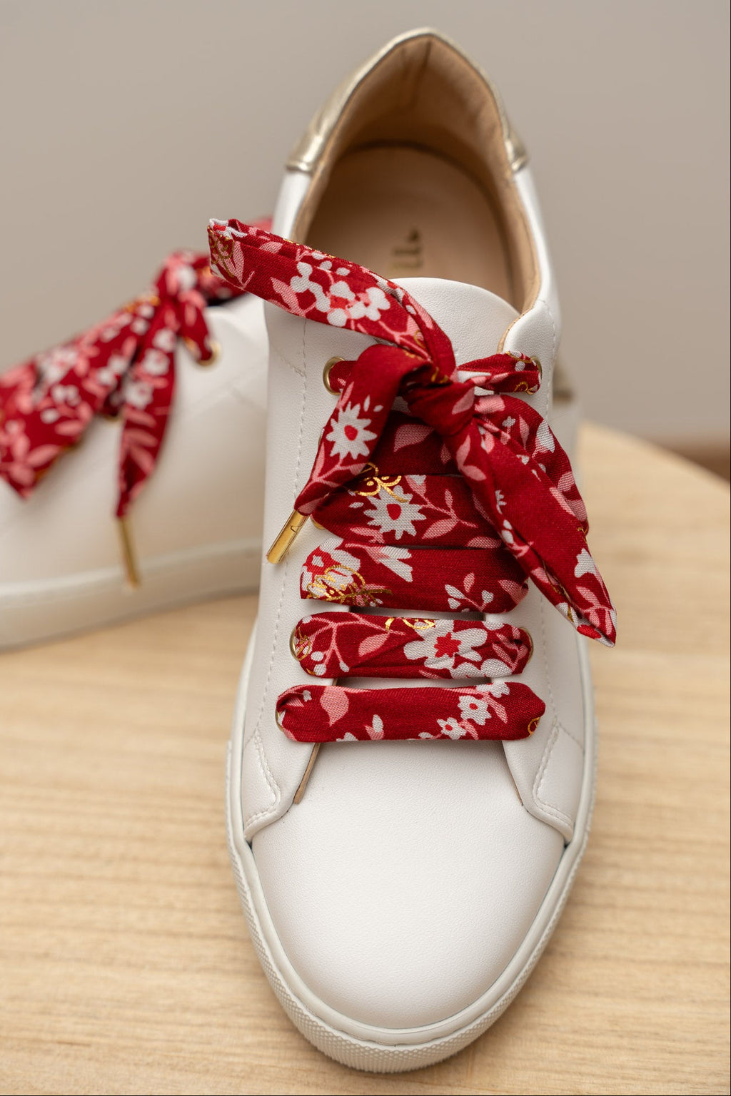 Lacets fleuris rouge et doré - Lacets originaux chaussures | Mon Lacet Français