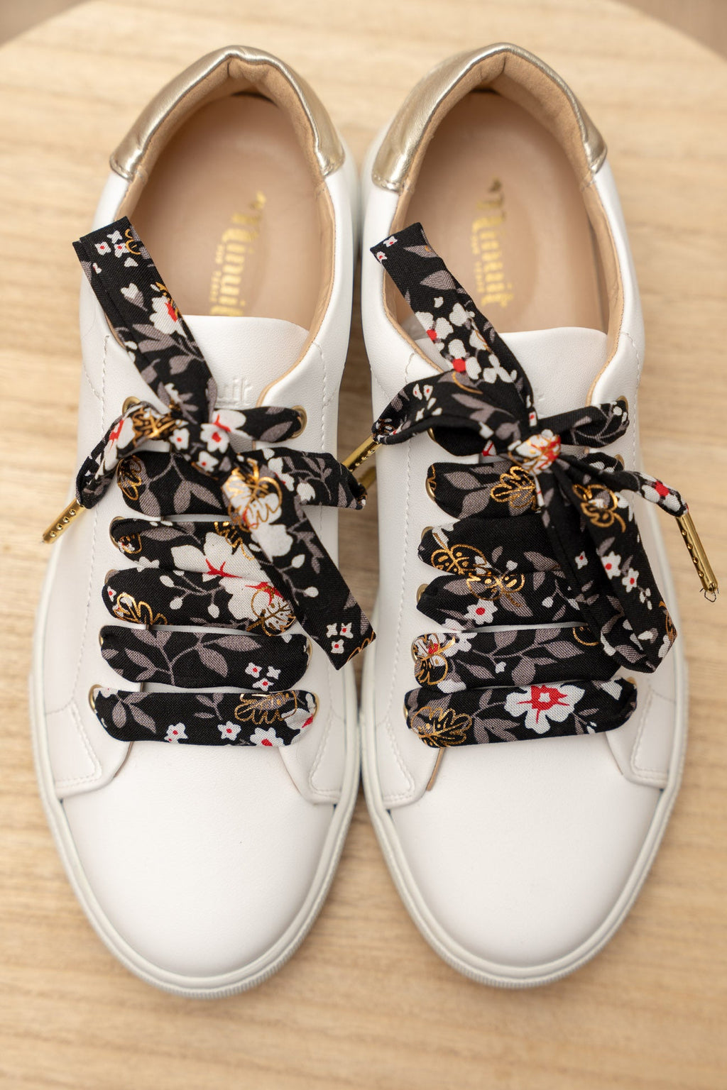 Lacets fleuris noir et doré - Lacets originaux chaussures | Mon Lacet Français