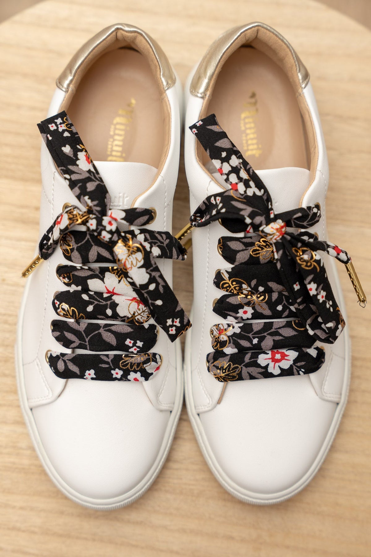 Lacets fleuris noir et doré - Lacets originaux chaussures | Mon Lacet Français