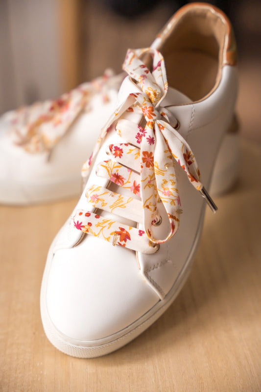 Lacets fleuris blancs et roses plumetis dorés - Lacets originaux chaussures | Mon Lacet Français