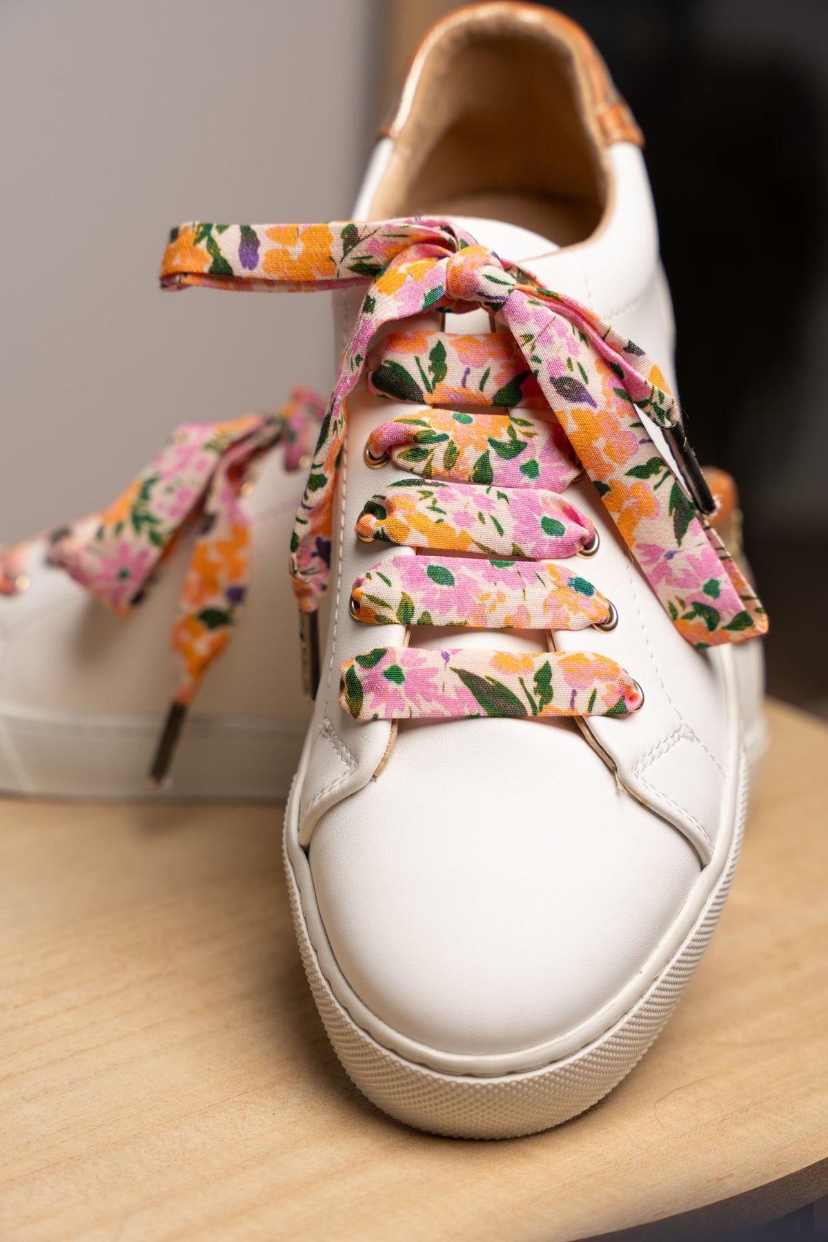 Lacets fleuris oranges et roses - Lacets originaux chaussures | Mon Lacet Français